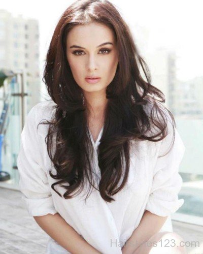 Evelyn Sharma Layered Haircut