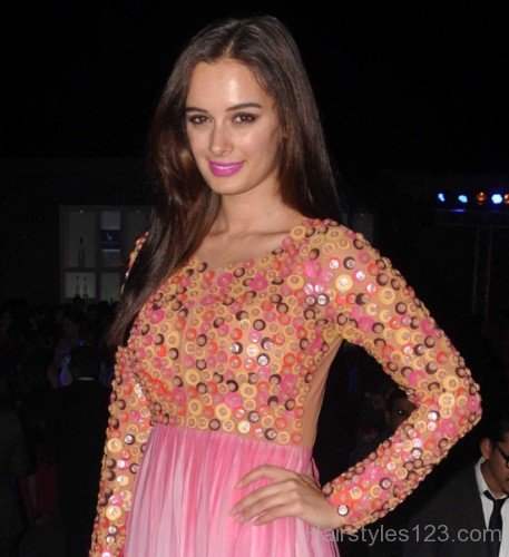 Evelyn Sharma Simple Party Hairstyle