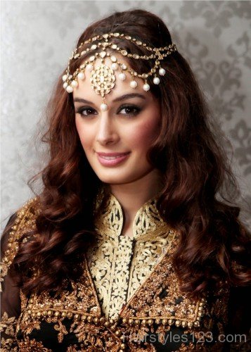 Evelyn Sharma Tiara Hairstyle