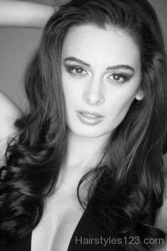 Loose Curls Of Evelyn Sharma