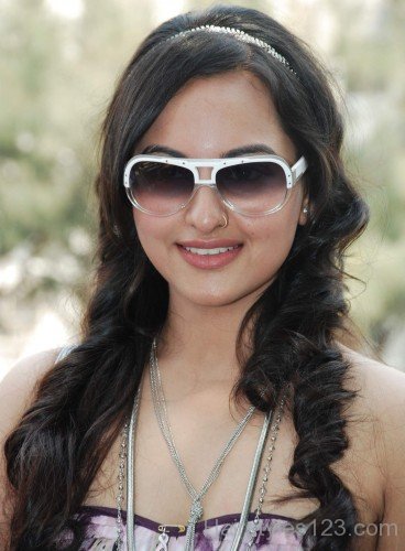 Sonakshi Medium Loose Curls