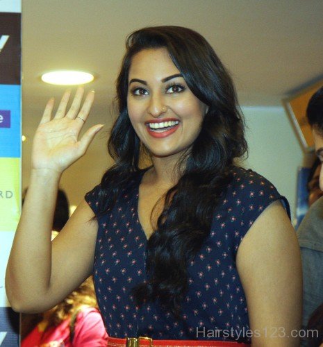 Sonakshi Medium Wavy Hair