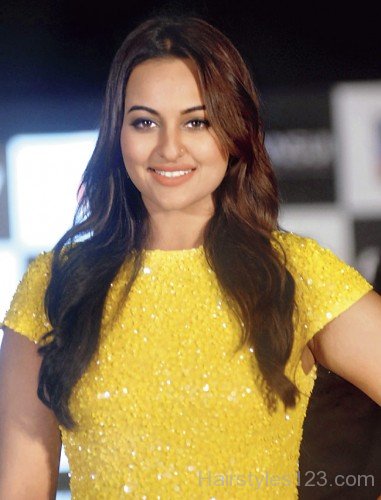 Sonakshi Sinha Layer cut