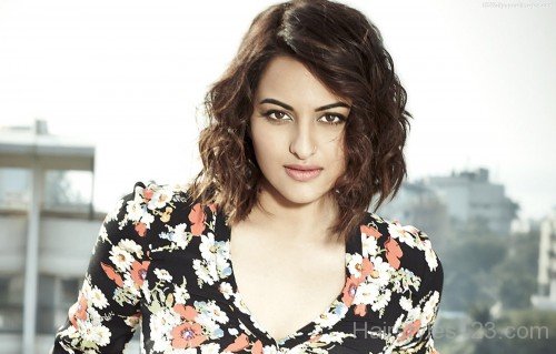 Sonakshi Sinha Medium Wavy Hairstyle