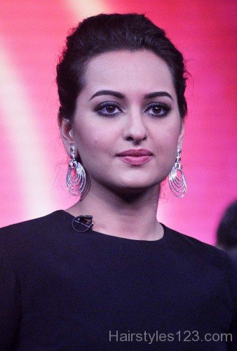 Sonakshi Sinha Simple Bun