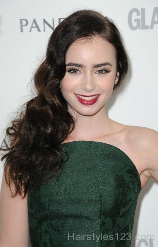 Wavy Hairstyle Of Lily Collins