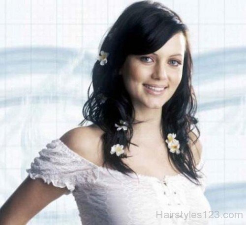 Yana Gupta Medium Wavy Hairstyle