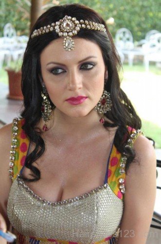 Yana Gupta Party Hairstyle