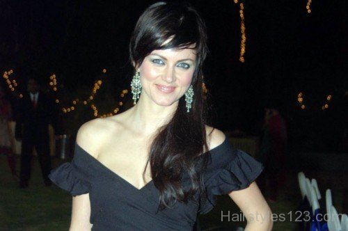 Yana Gupta Side Ponytail