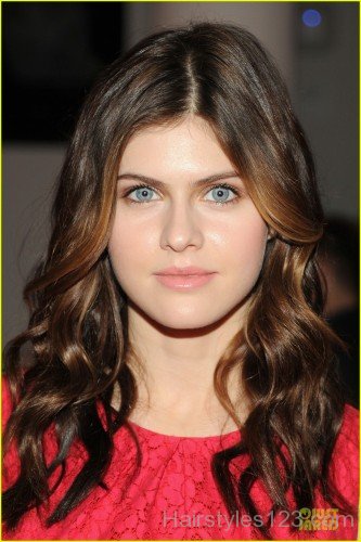 Alexandra Daddario Medium Hairsytle