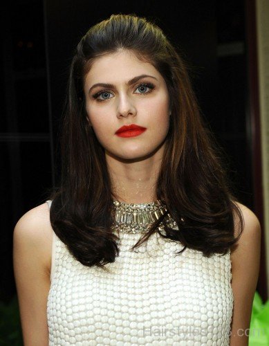 Alexandra Daddario Shoulder Length Hairsytle