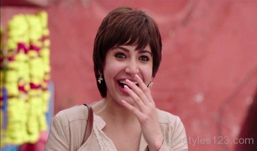 Anushka Sharma Short Hairstyle In Pk