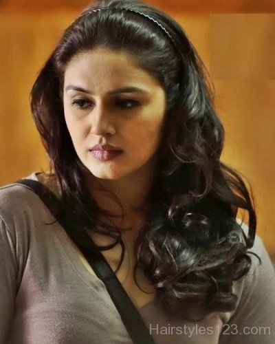 Huma Qureshi Curly long Hairstyle