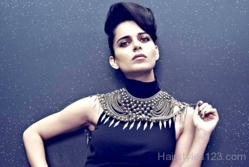 Kangana Ranaut Finger Wave