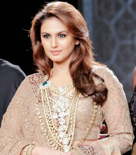 Medium Layered Haircut Of Huma Qureshi