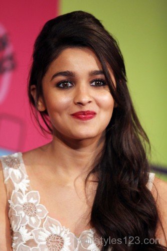 Alia Bhatt Long Wavy Hairstyle