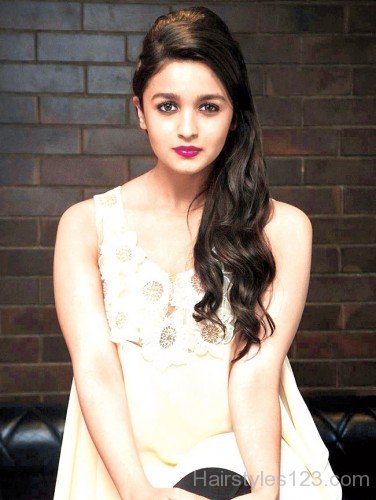 Alia Bhatt Side Wavy Hairstyle