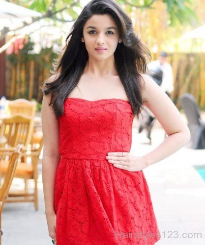 Alia Bhatt Straight Hairstyle