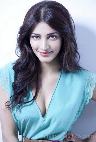 Fabulous Layered Hairstyle Of Shruti Hassan