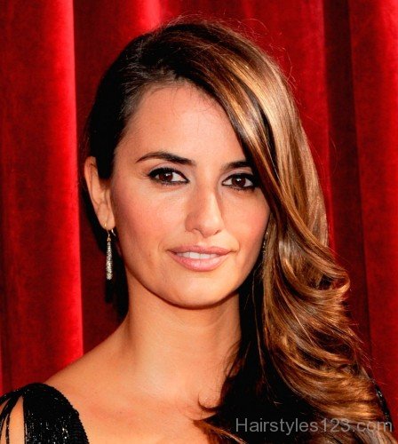 Penélope Cruz Brown Layered Hairstyle