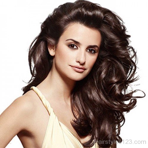 Penélope Cruz Heavy Wavy Hairstyle