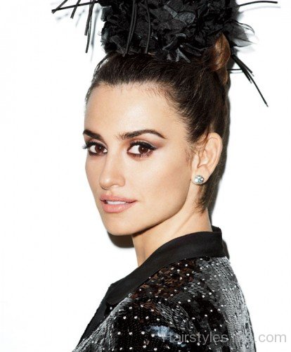 Penélope Cruz High Updo