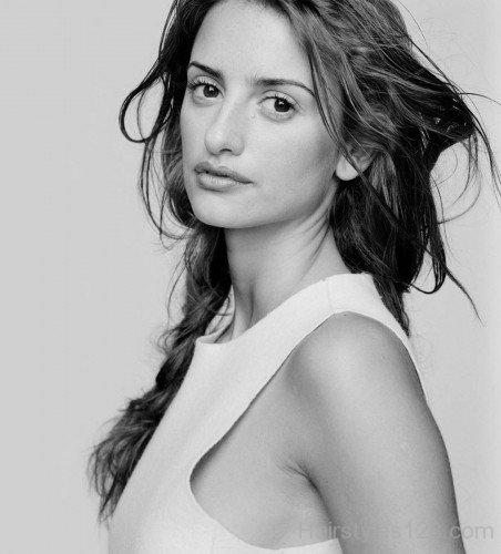 Penélope Cruz Loose Braid Hairstyle