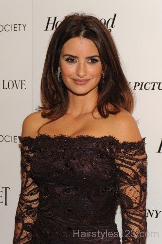 Penélope Cruz Straight Hairstyle