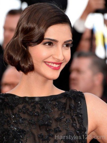 Sonam Kapoor Finger Wave Hairstyle