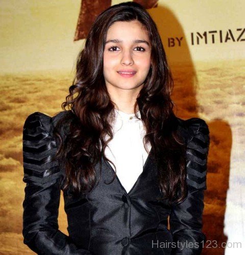 Wavy Hairstyle Of Alia Bhatt