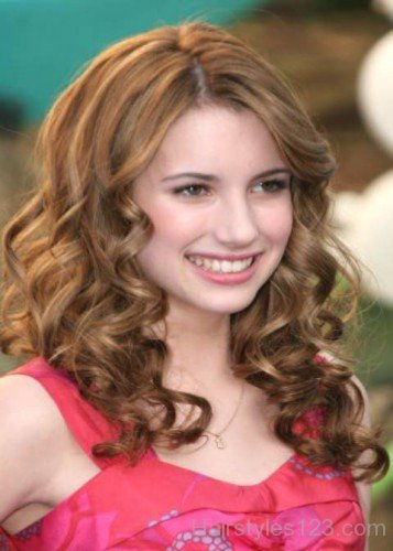Emma Roberts Curly Hairstyle