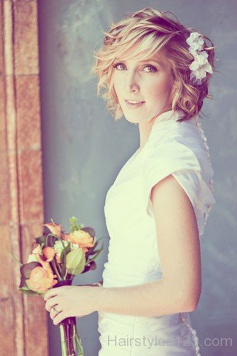 Wavy Blonde Hairstyle