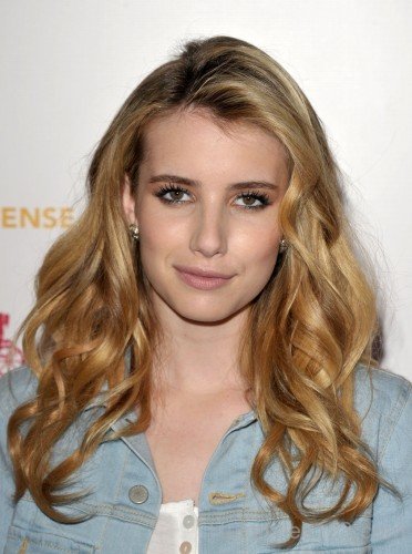 Wavy Hairstyle Of Emma Roberts
