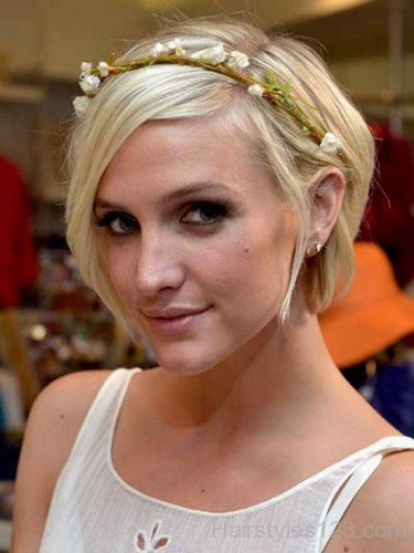 Ashlee Simpson Tiara Hairstyle-sm3