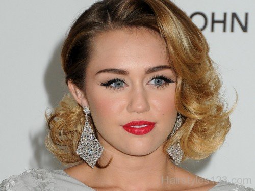 Miley Cyrus Curls Hair