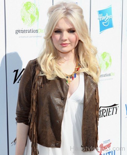 Abigail Breslin Side Parted Hairstyle-a1231