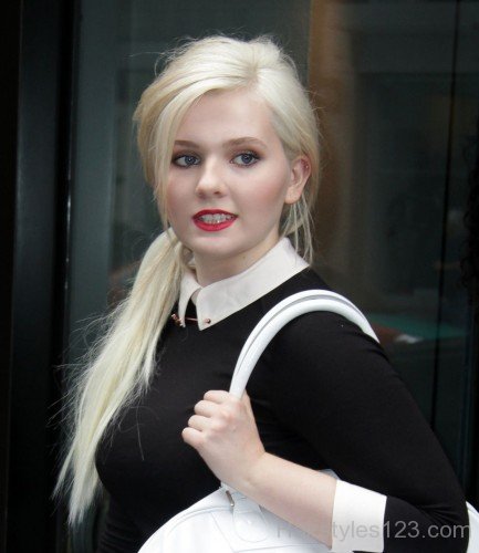 Abigail Breslin Side Ponytail-a1232