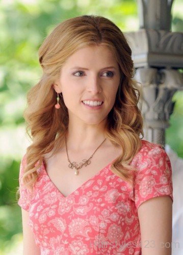 Anna Kendrick Brown Wavy Hair-a213