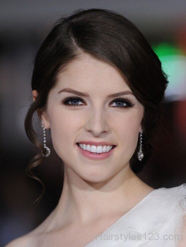 Anna Kendrick Chignon Hairstyle-a218