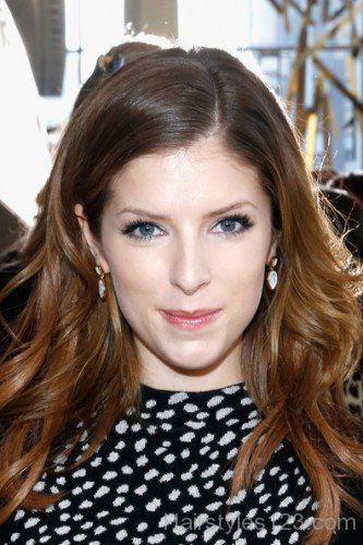 Anna Kendrick Locks With Side Part Hair-a237