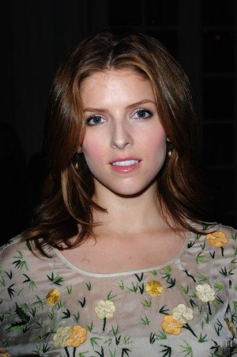 Anna Kendrick Medium Layered Cut-a256