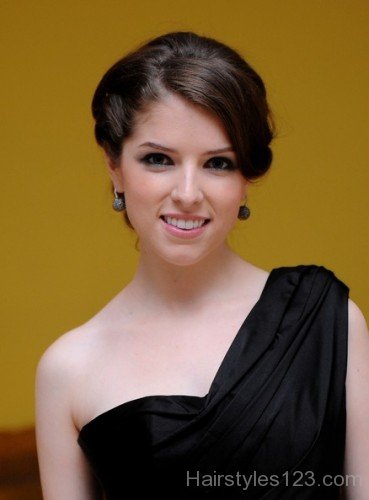 Anna Kendrick Soft Chignon-a286