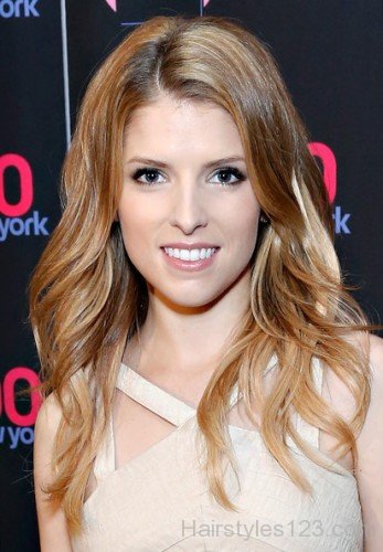 Anna Kendrick Wavy Cut-a294