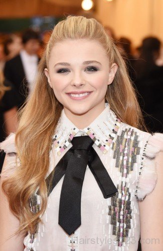 Chloë Grace Moretz Half Pinned Hairstyle