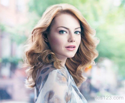 Emma Stone Wavy Haircut-em34bl34