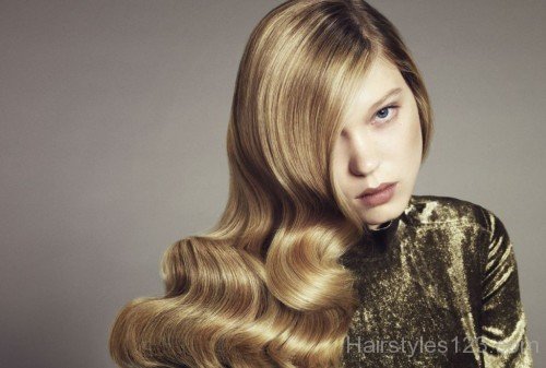 Lea Seydoux Wavy Hairstyle-1ra65