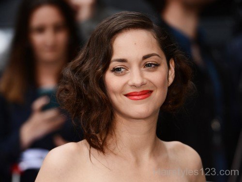 Marion Cotillard Stacked Hairstyle 