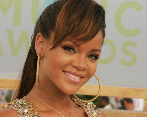 Rihanna Bangs Hairstyle-1ra93